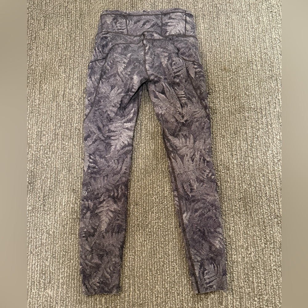 lululemon athletica Leaf Print Leggings - Picture 3 of 4